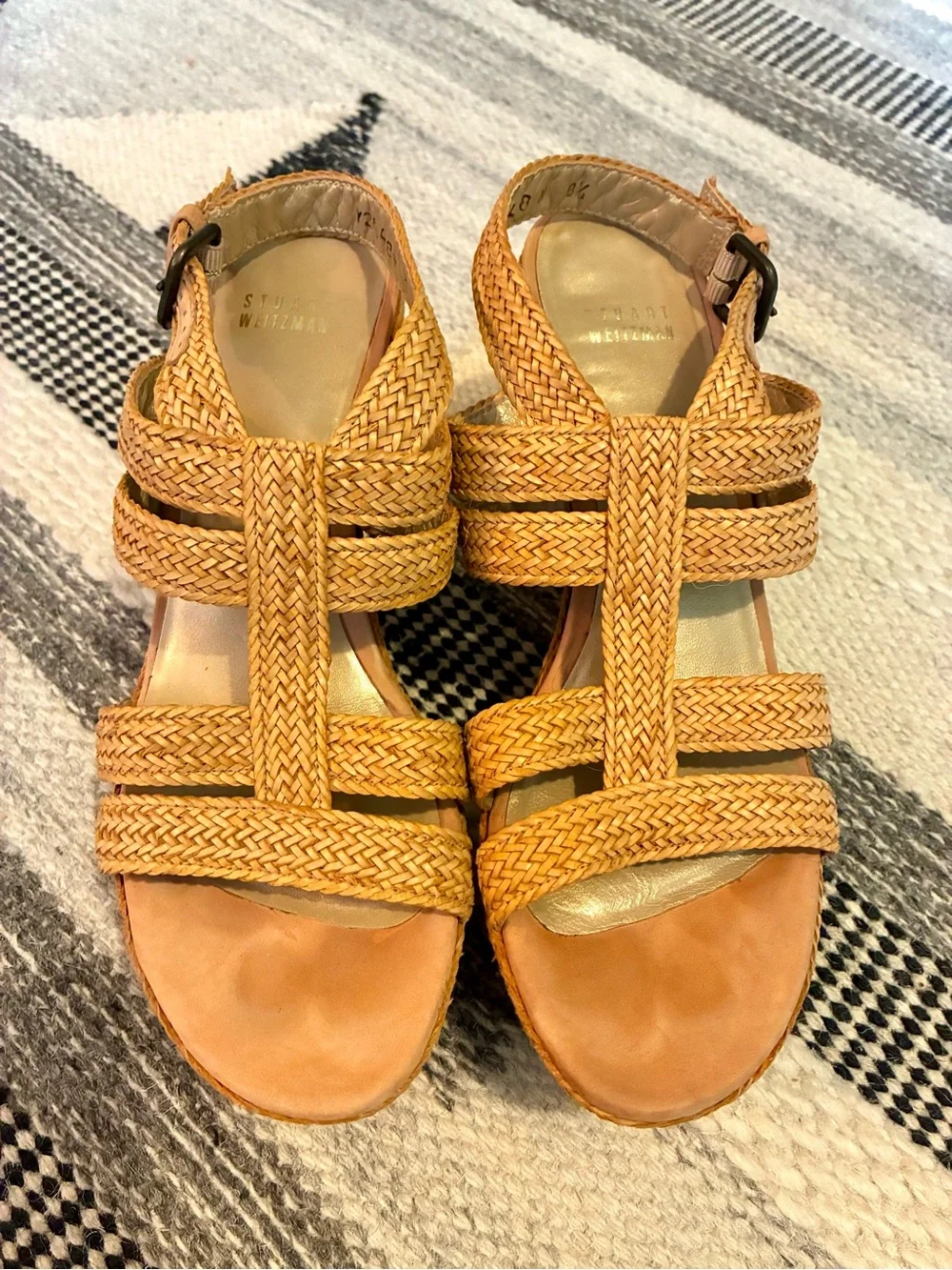 Stuart Weitzman Weavit Wedge Sandal Tan Leather 8.5 Barely Worn!! - Picture 2 of 5